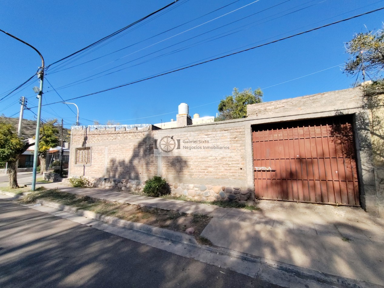 VENTA CASA ESQUINA B° SUPE (Sunchales Oeste y Chaco) 3 dorm cochera muy amplia 