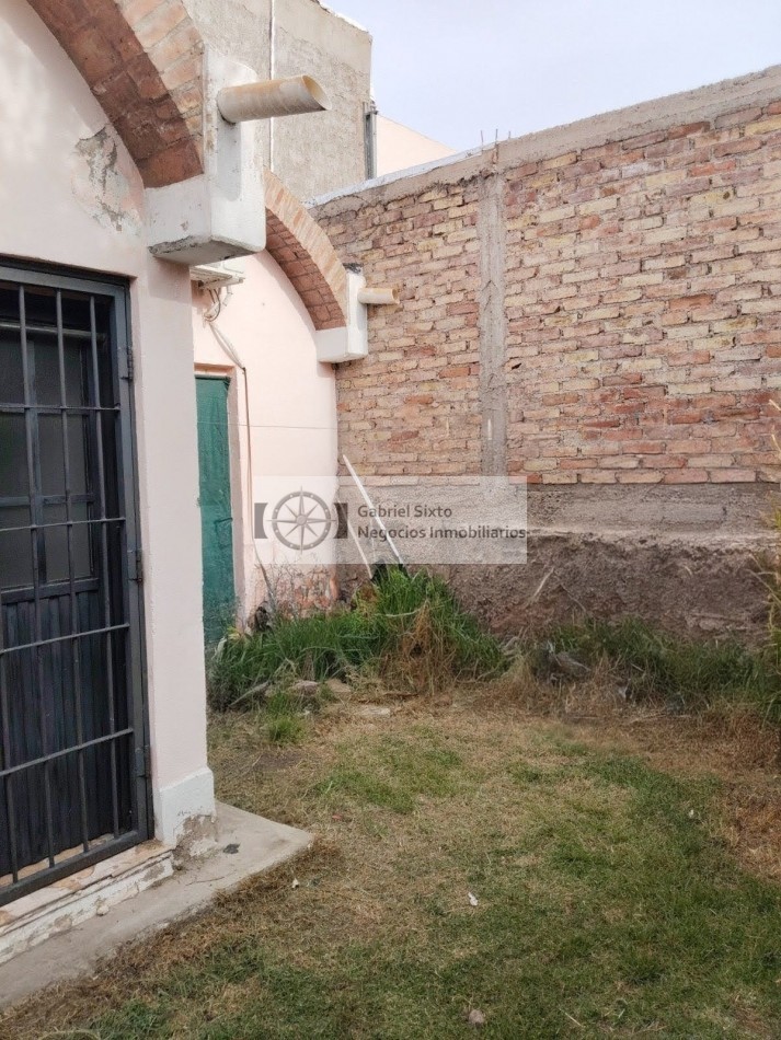 VENTA CASA B° 12 DE JUNIO NORTE LAS HERAS 2 DORM, COCHERA PASANTE 