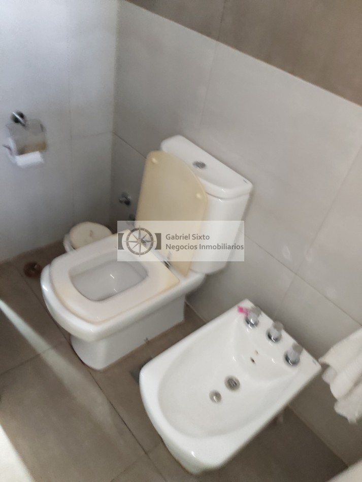 VENTA CASA ESQUINA IMPECABLE MAIPU 3 DRM, 2BÑ. SALON, PILETA, QUINCHO. DOBLE COCHERA