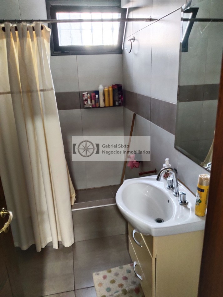 VENTA CASA ESQUINA IMPECABLE MAIPU 3 DRM, 2BÑ. SALON, PILETA, QUINCHO. DOBLE COCHERA