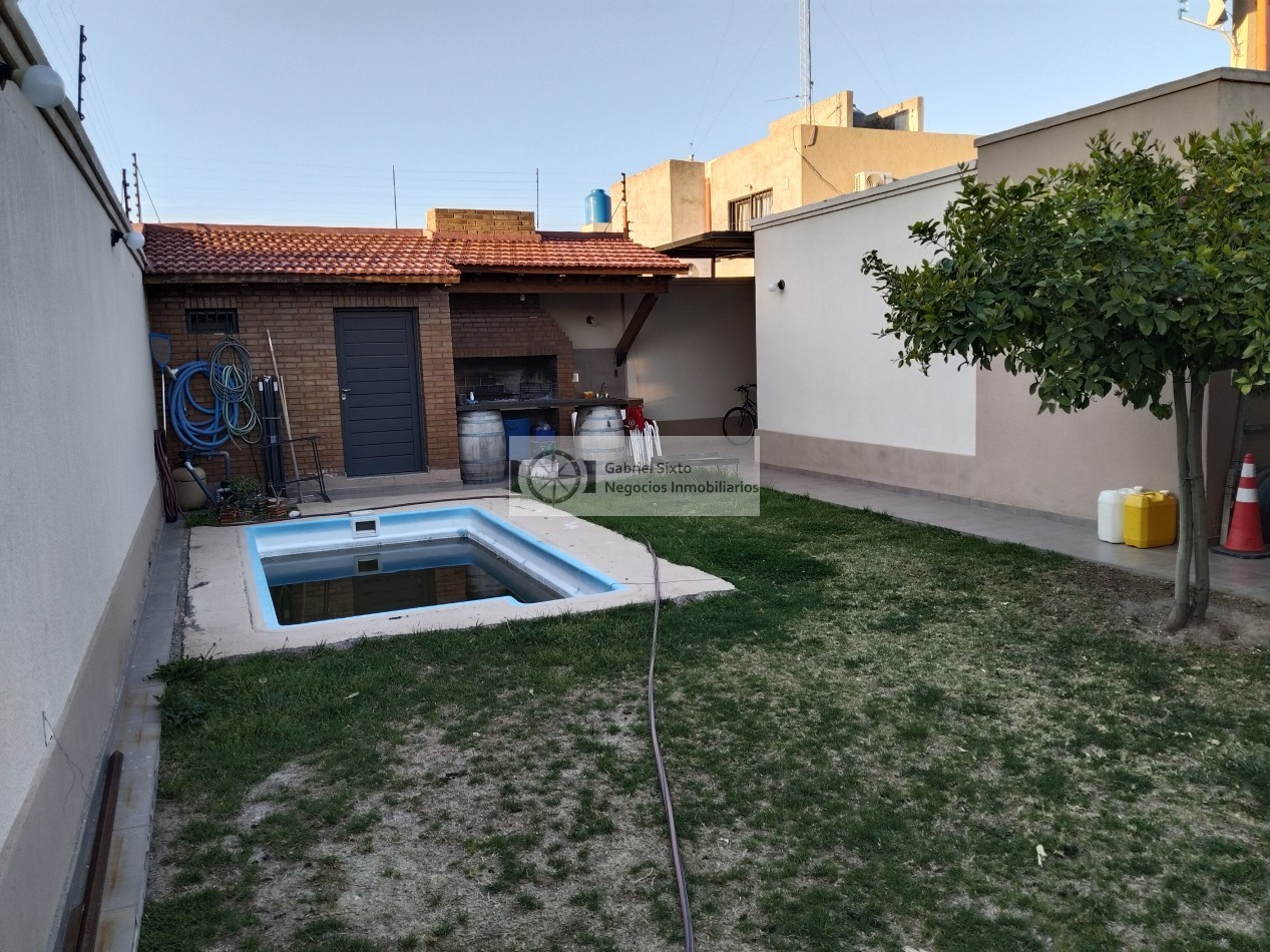 VENTA CASA ESQUINA IMPECABLE MAIPU 3 DRM, 2BÑ. SALON, PILETA, QUINCHO. DOBLE COCHERA