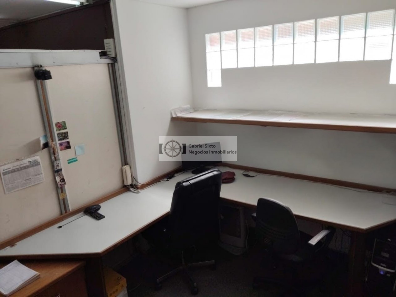 ALQUILER OFICINA CALLE RIVADAVIA, IMPECABLE AMOBLADA CON 2 PRIVADOS RECECPCION Y LUGAR DE TRABAJO