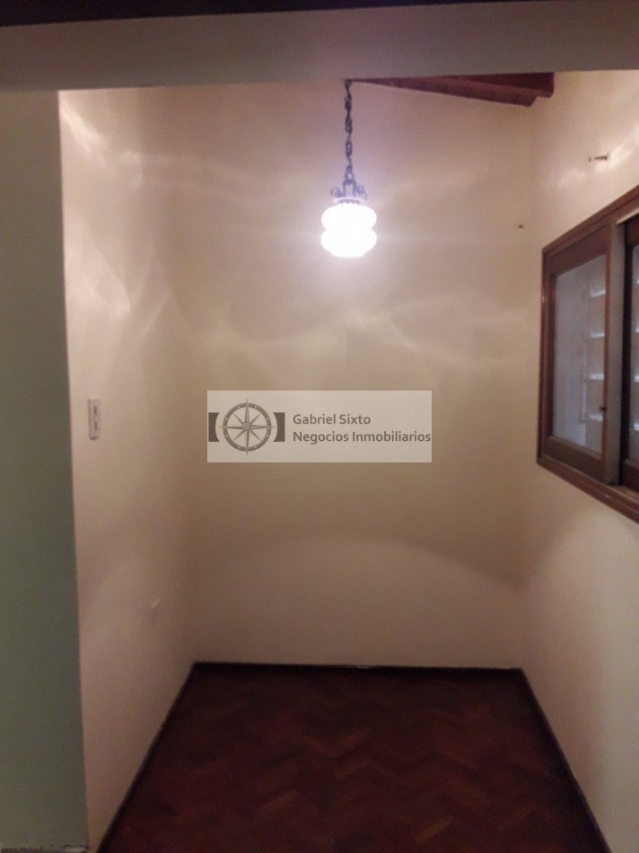 VENTA PROPIEDAD CIUDAD CALLE RODRIGUEZ CASI MOLDES 3 DORM 2 BÑ, PATIO CHURAS COCHERA 