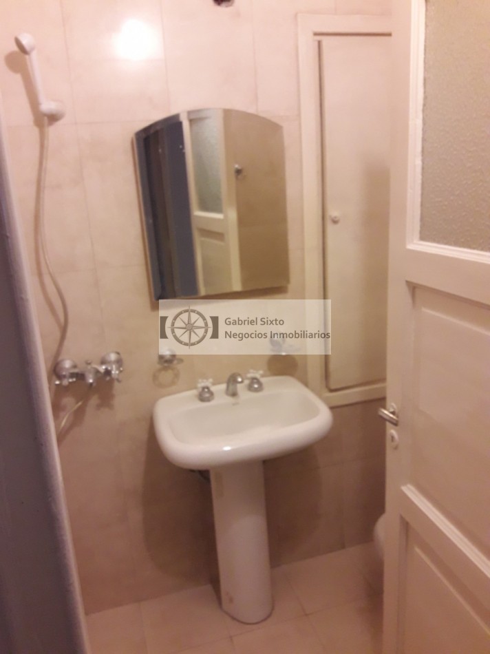 VENTA PROPIEDAD CIUDAD CALLE RODRIGUEZ CASI MOLDES 3 DORM 2 BÑ, PATIO CHURAS COCHERA 