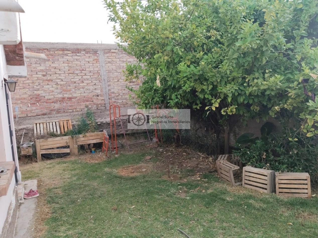 VENTA CASA B° 12 DE JUNIO NORTE LAS HERAS 2 DORM, COCHERA PASANTE 