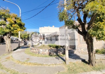 VENTA CASA ESQUINA B° SUPE (Sunchales Oeste y Chaco) 3 dorm cochera muy amplia 