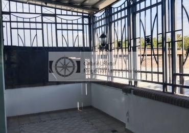 ALQUILER PROPIEDAD PARA OFICINAS, SOLO COMERCIAL UBICADA EN SAN JUAN A MTS DE MORON. 